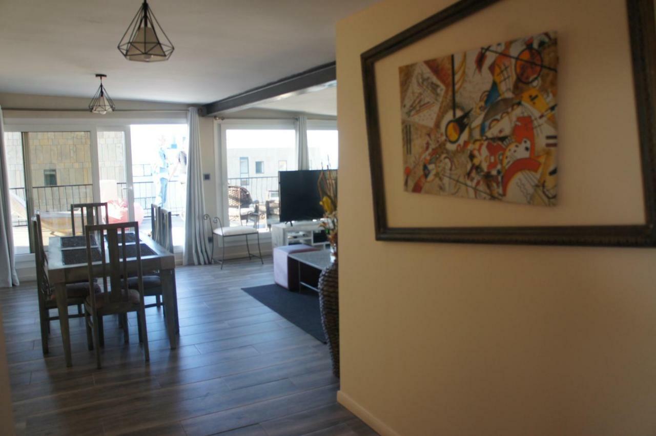 Atico Apartment Салоу Екстериор снимка