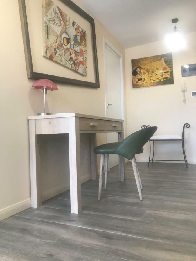 Atico Apartment Салоу Екстериор снимка