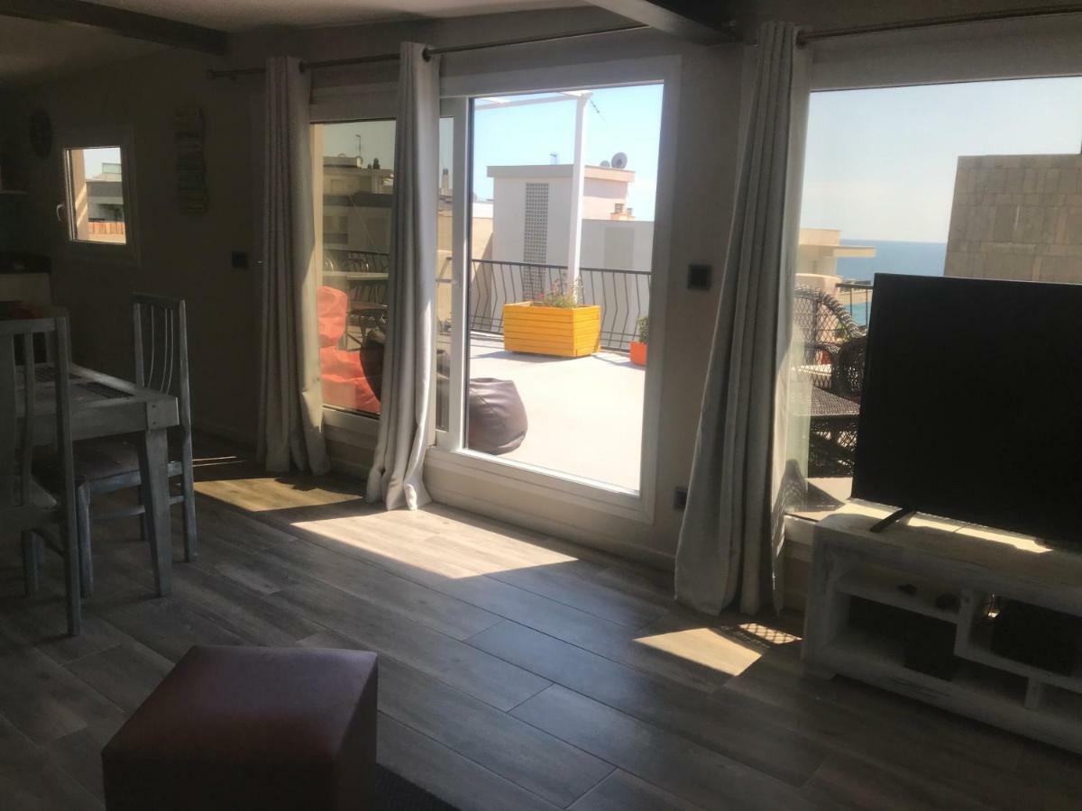 Atico Apartment Салоу Екстериор снимка