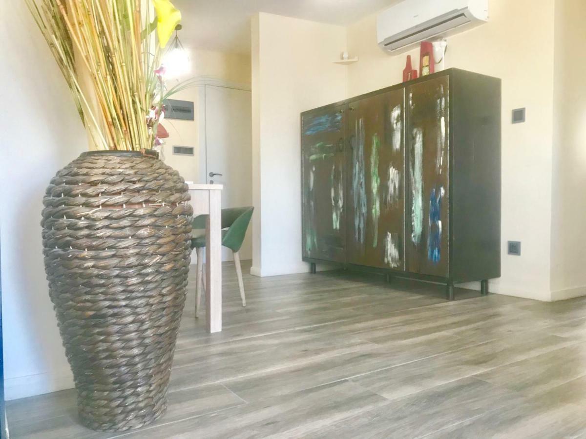 Atico Apartment Салоу Екстериор снимка