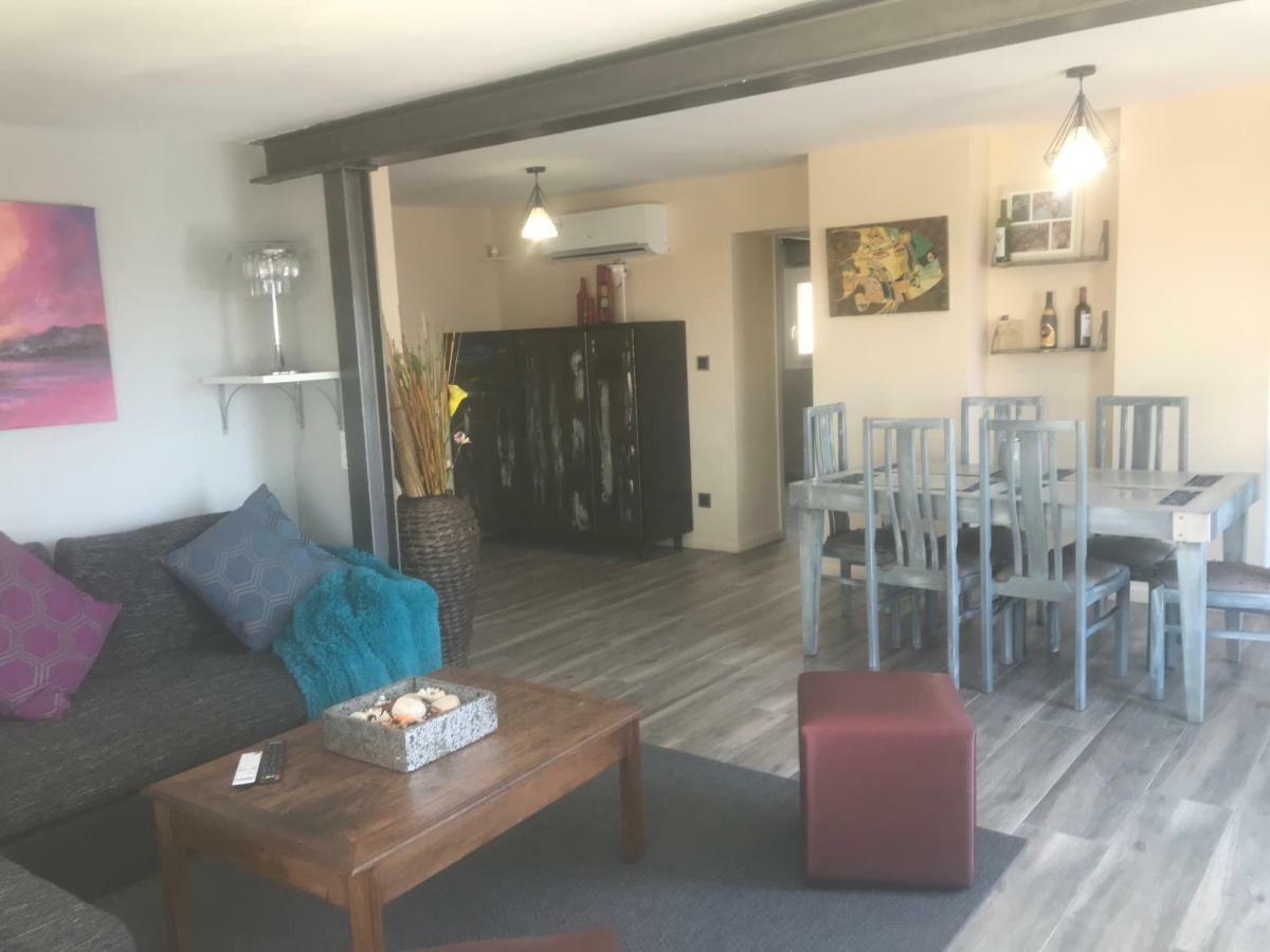 Atico Apartment Салоу Екстериор снимка