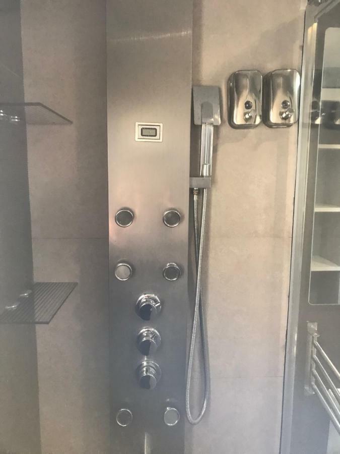 Atico Apartment Салоу Екстериор снимка