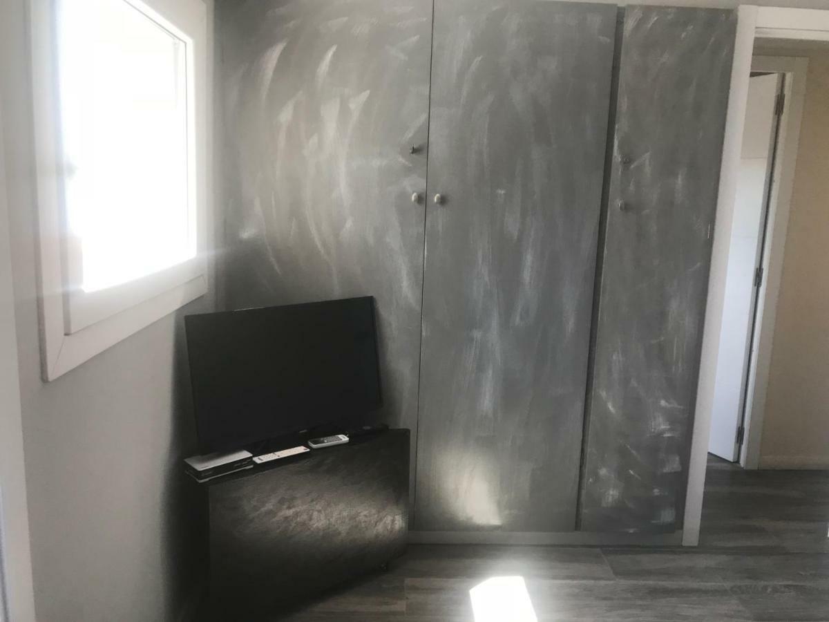 Atico Apartment Салоу Екстериор снимка