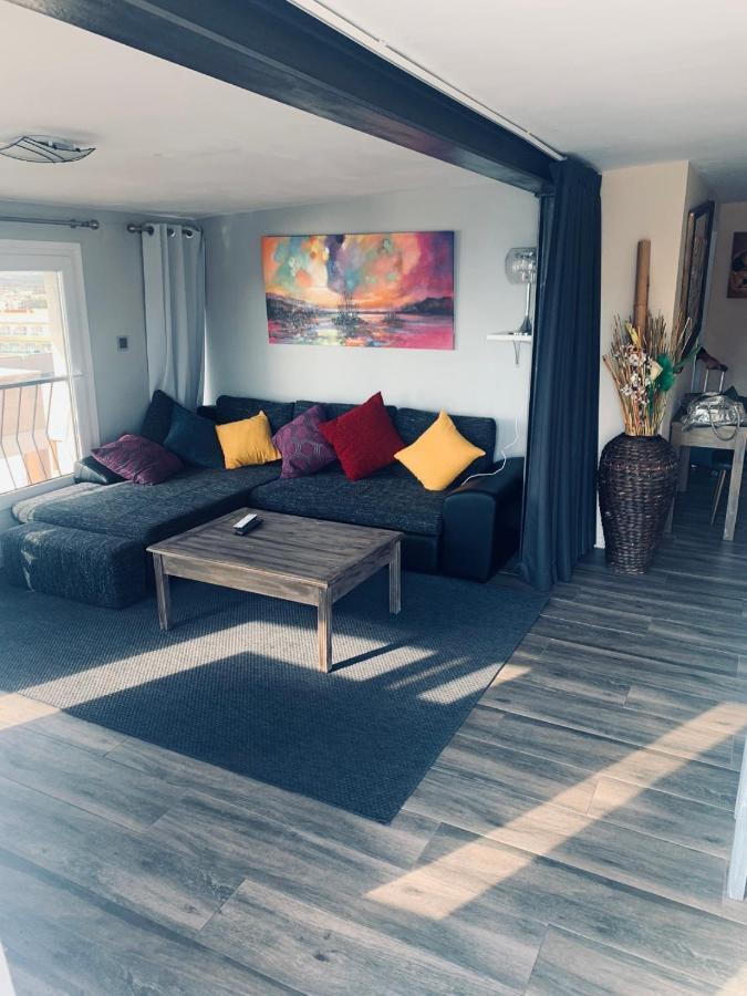 Atico Apartment Салоу Екстериор снимка